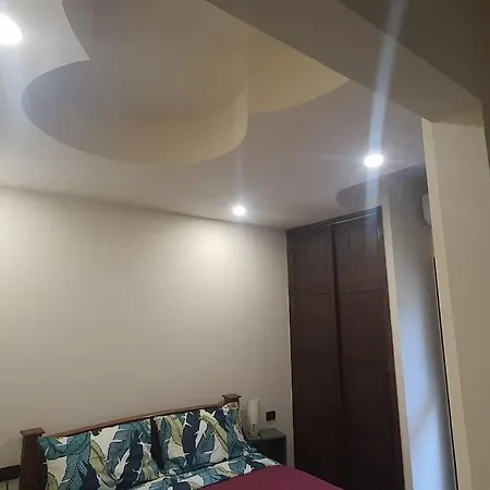 Apartment Gate 295 *